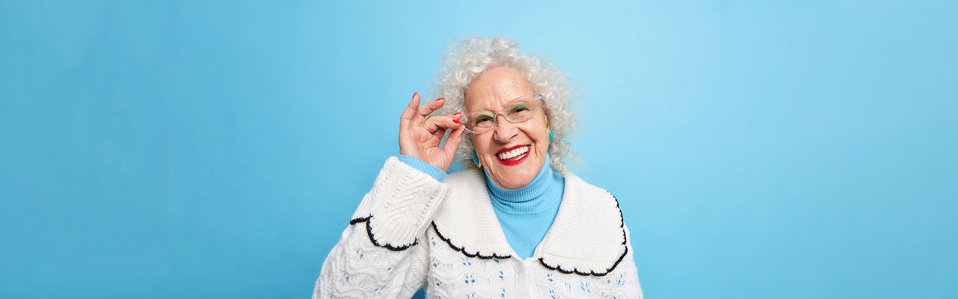 Should You Choose Dental Implants or Dentures?